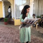 Isha Chawla Instagram - Director making sure that i read the paper ..... 🙈🙈🙈 #shootlife #actor #actorslife #workingsunday #lovemyjob #S-He
