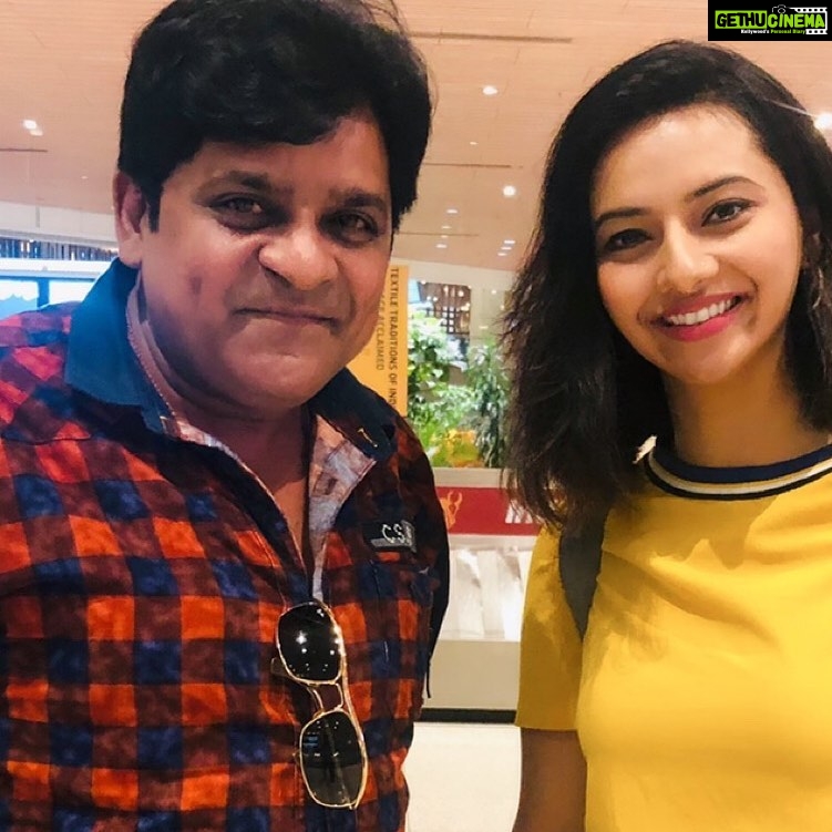 Isha Chawla Instagram - Always a pleasure meeting #aligaru . The talks with him are not only joyful but also insightful . I did three films back to back with him and every time that he was on sets it was so much fun . 🤗#coactors #teluguactors #respect #gratitude