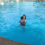 Isha Chawla Instagram – Pool time ❤️ with #mahi #veer #love #family #gratitude #summertime #familytime #pool #waterbabies