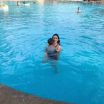 Isha Chawla Instagram - Pool time ❤️ with #mahi #veer #love #family #gratitude #summertime #familytime #pool #waterbabies