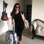 Isha Chawla Instagram - Lo chal pade hain ek naya phasana lekar , zindagi ko phir manalenge wahi purana bahana de kar ! लो चल पड़े हैं एक नया फँसाना लेकर , ज़िंदगी को फिर मनालेंगे वही पुराना बाहाना देकर ! #travel #traveldiaries #dilli #ghar #ishayara #feelingpoetic #winter #bff’swedding #love #shayara #shayarana #urdu #poetry .❤️❤️❤️