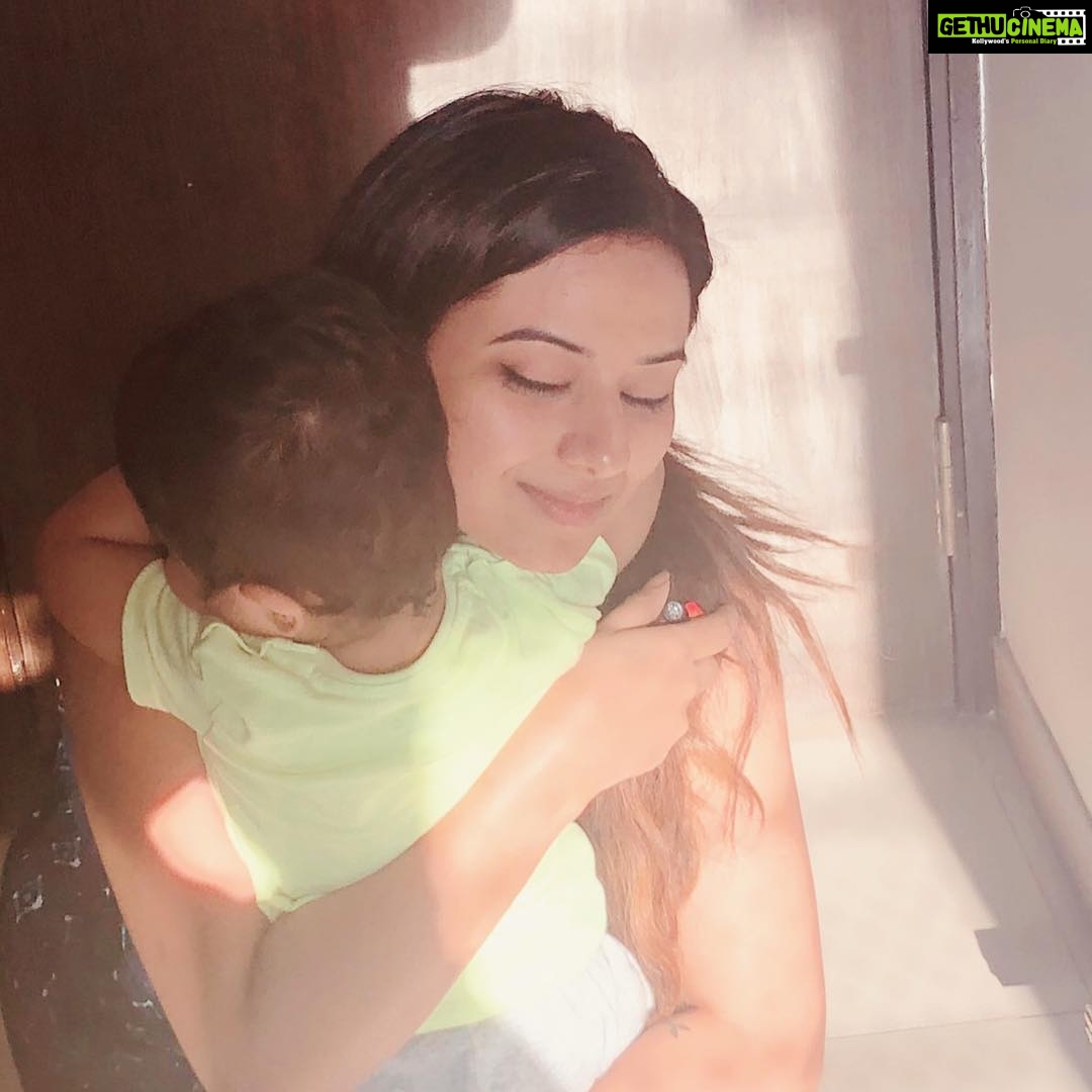 Isha Chawla Instagram - Dont need 4 walls to feel at home.... a pure warm embrace is where home is . ❤️ #veer #love #veernmassi #happiness #family #purelove #hugs #heart