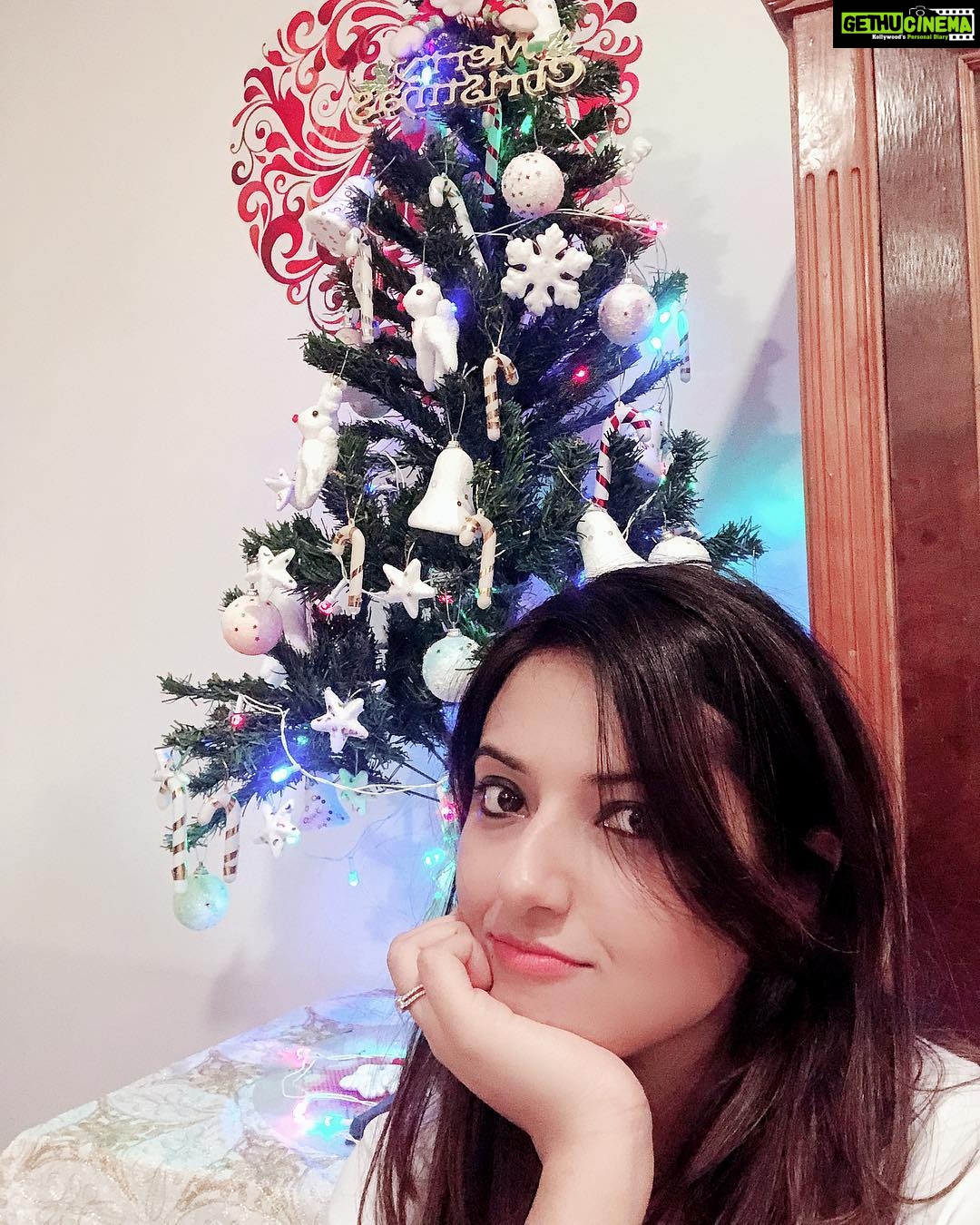 Isha Chawla Instagram - Have been wondering what i should ask for Christmas from Santa #wishes #happiness #health #love #family #peace #growth #creativity #gratitude #strength #merrychristmas #santa #2018 #believeinsanta #believeinprayers #believeinmiracles
