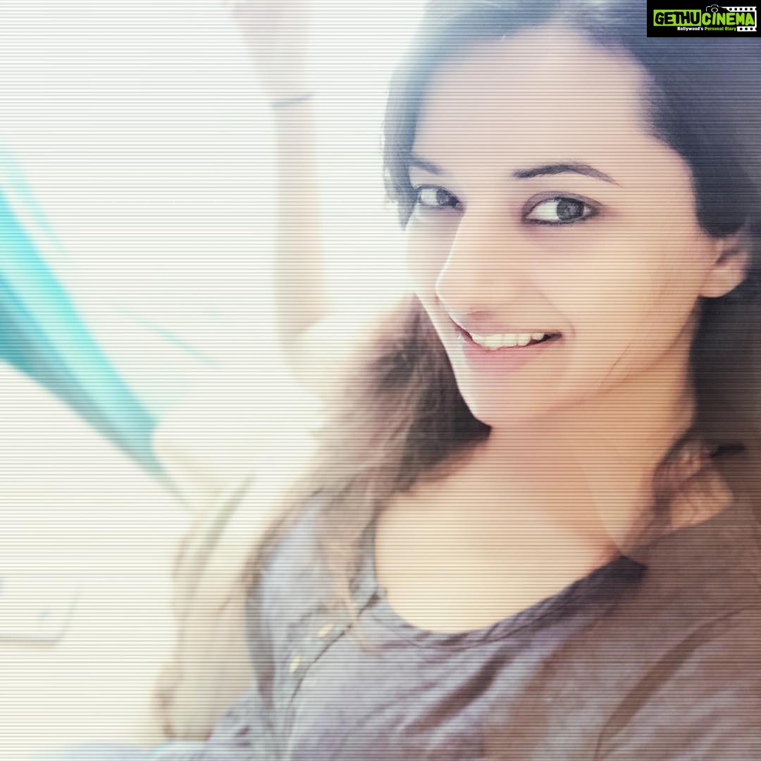 Isha Chawla Instagram - Good morning ❤️ . . . . . #happiness #gratitude #love #life #morningmotivation #smilesformiles #heart #delhi #home #festivevibes✨