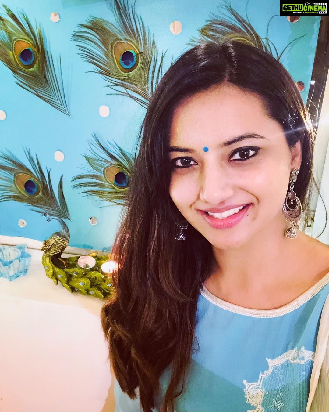Isha Chawla Instagram - Following the theme . ❤️#ganpatibappamorya_ #gogreen #day4 #treeganesha #savetheenviroment #peacock decoration #ganpatidecoration