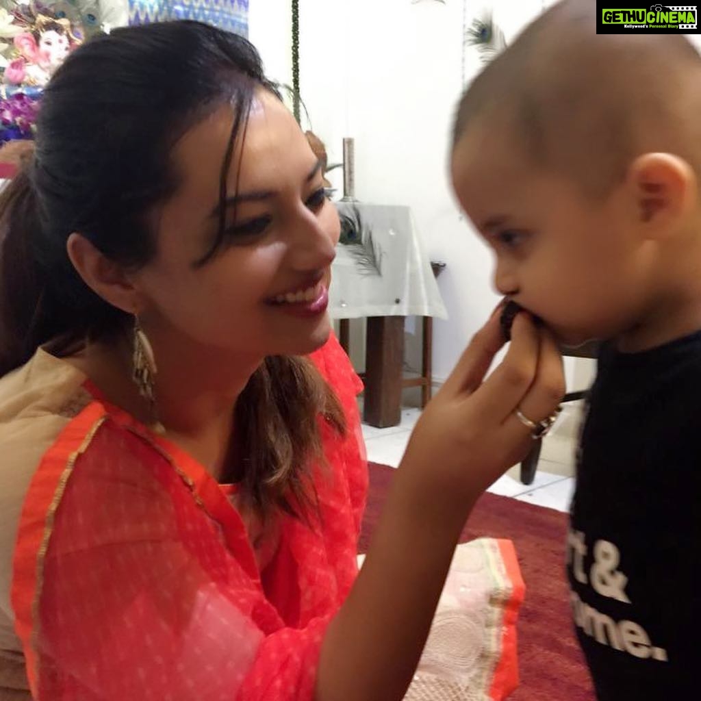 Isha Chawla Instagram - Fulfilling massi duties in between #ganapathi puja #veer #massi #massilove #ganpatibappamorya #ganesha #gogreen #ecofriendly #savetheenviroment #gratitude