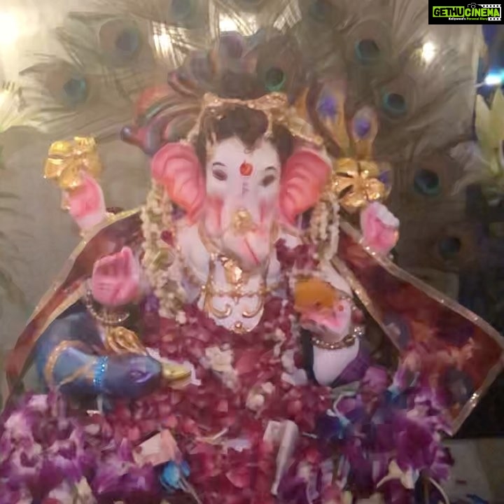 Isha Chawla Instagram - #ganpatibappamorya #day2 🙏