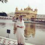 Isha Chawla Instagram - N a perfect ending to the trip ❤️ immense #gratitude #thankyou #babaji #waheguru waheguru waheguru 🙏🙏🙏 #amritsar #hapiness #goldentemple #shukrana 😊🙏❤️
