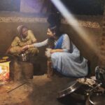 Isha Chawla Instagram - Chalo phir roti banaate banaate gossip karlein ...😊🙈🙃😍#Amritsar #maakehaathkakhana #chulah #pind #maa #momsarethebest #happiness #love #gratitude