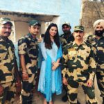 Isha Chawla Instagram - All about yesterday . Celebrating Raksha bandhan with Jawans ❤️. The most wonderful opportunity. #rakhi #maa #love #brothersnsisters #jaihind🇮🇳 #veer #gratitude