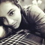 Isha Chawla Instagram - Shab-e-bewafai mein wafa ka rang bharden , Chalo Dil ki sihai se panne mutamayeen karden . #ishayara #monsoonmood #shayarmodeon #shayar #shayari #writer #writersofinstagram #gratitude #indebtedtolove #poetscollective