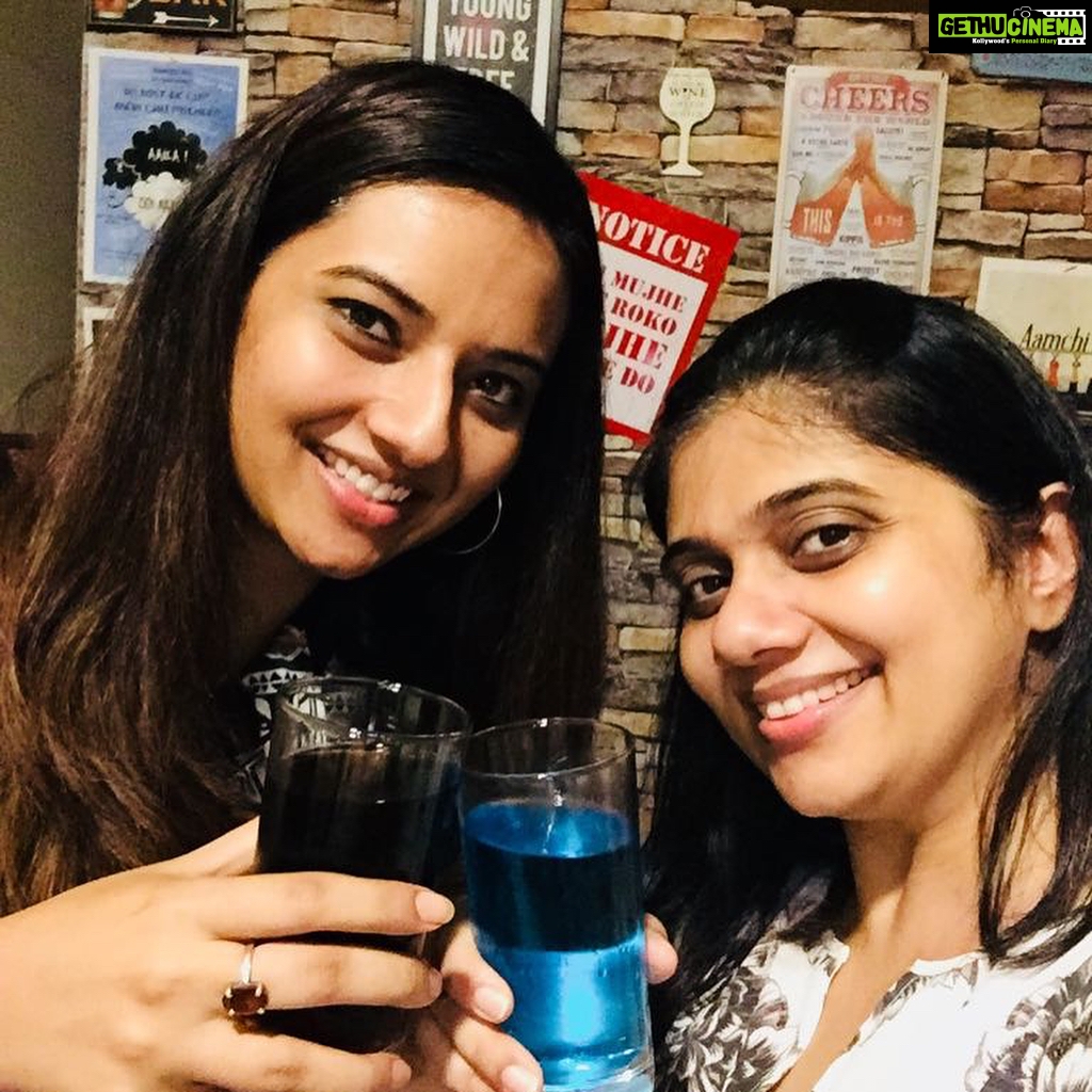 Isha Chawla Instagram - N the birthday week begins ❤️... #HBD #sisterlove @sajalpendharkar #abhitopartyshuruhuihai