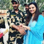 Isha Chawla Instagram - All about yesterday . Celebrating Raksha bandhan with Jawans ❤️. The most wonderful opportunity. #rakhi #maa #love #brothersnsisters #jaihind🇮🇳 #veer #gratitude