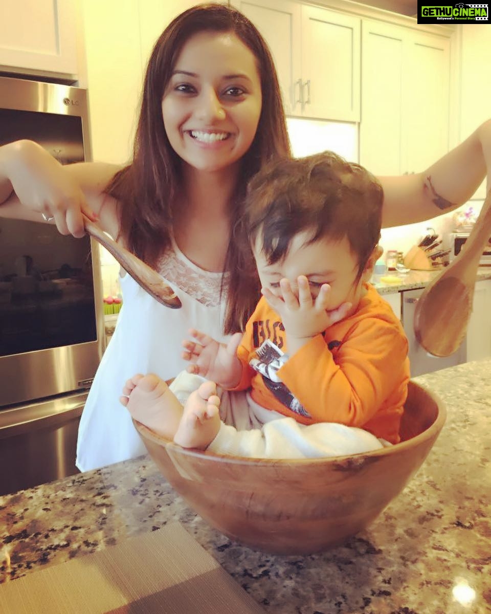 Isha Chawla Instagram - What’s for dinner ... veer😍... i could actually eat him up 🙈... for his cuteness ...#happiness #massilove #philly #holiday #usadiary #usa #family #familytime #loveofmylife #gratitude #indebted to the #universe