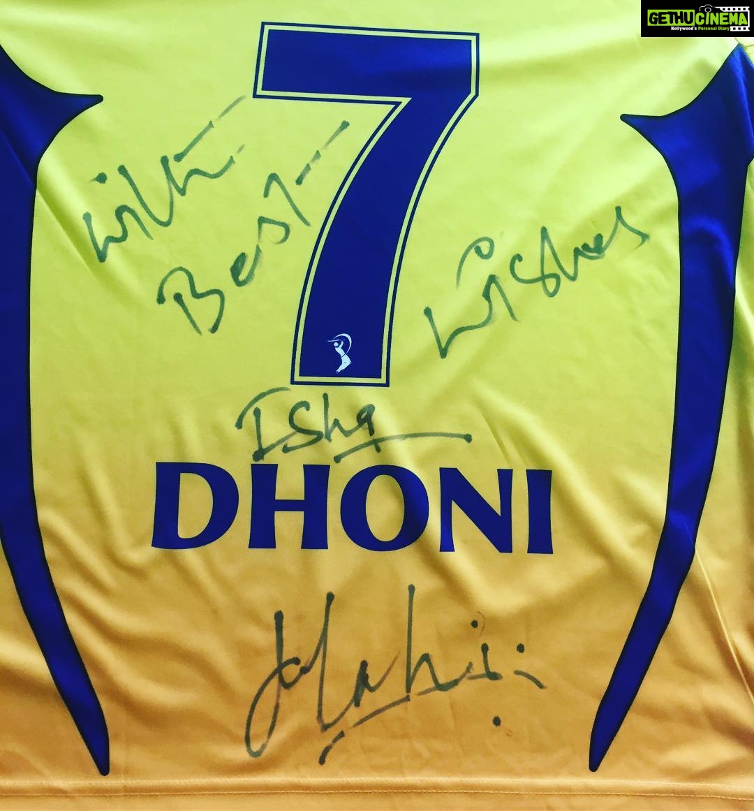 Isha Chawla Instagram - All the best captain ..π may the best team win . Who ever wins you will always be my Hero.πππ Thank you @mahi7781 #ipl2018 #iplfinal #srhvscsk #cricket #madness #mahi #loveofmylife #gratitude