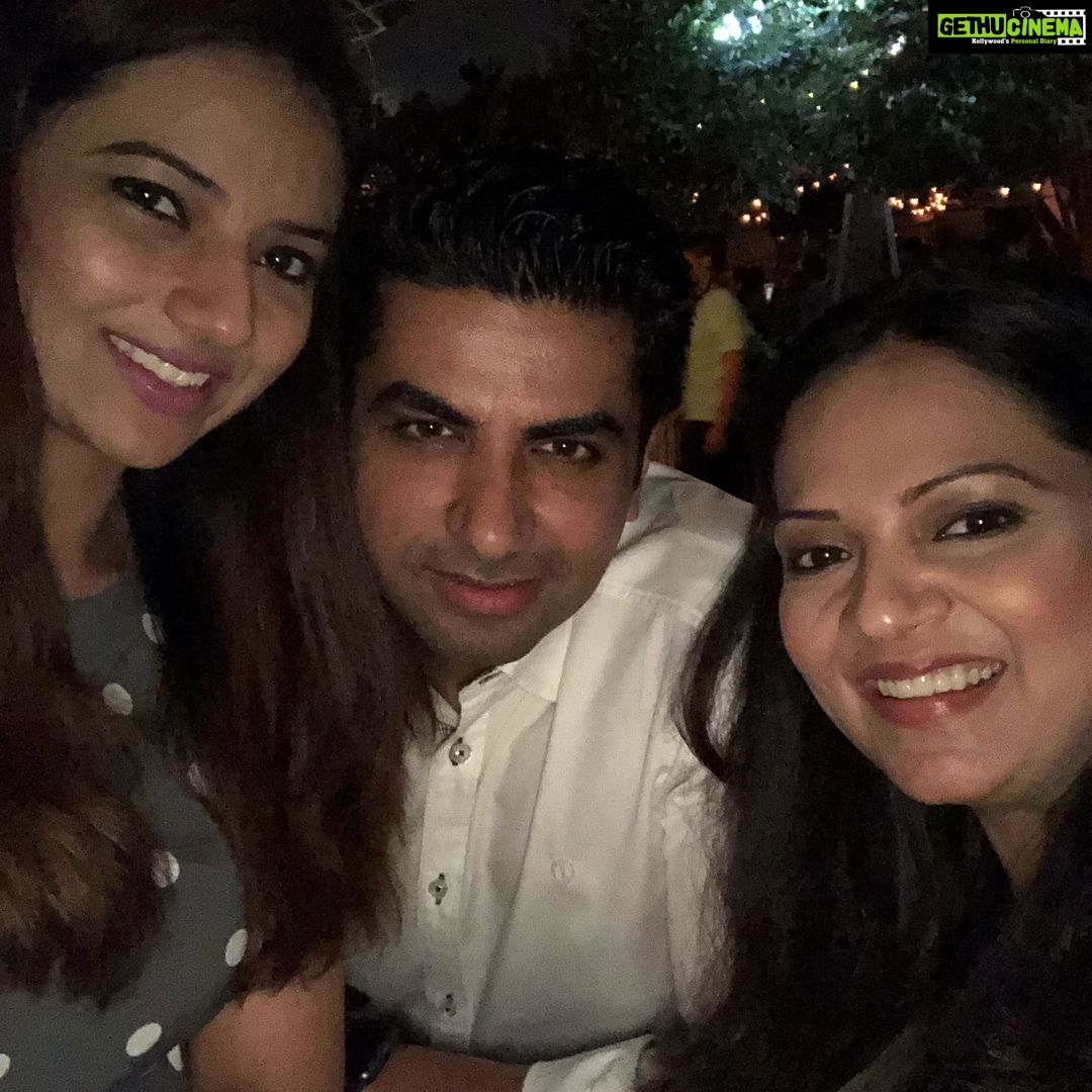 Isha Chawla Instagram - Last dinner for this trip , until we meet again . #sisterlove👭 #family #familylove #familytime #usa #usadiaries #happiness #life #love #gratitude #philly