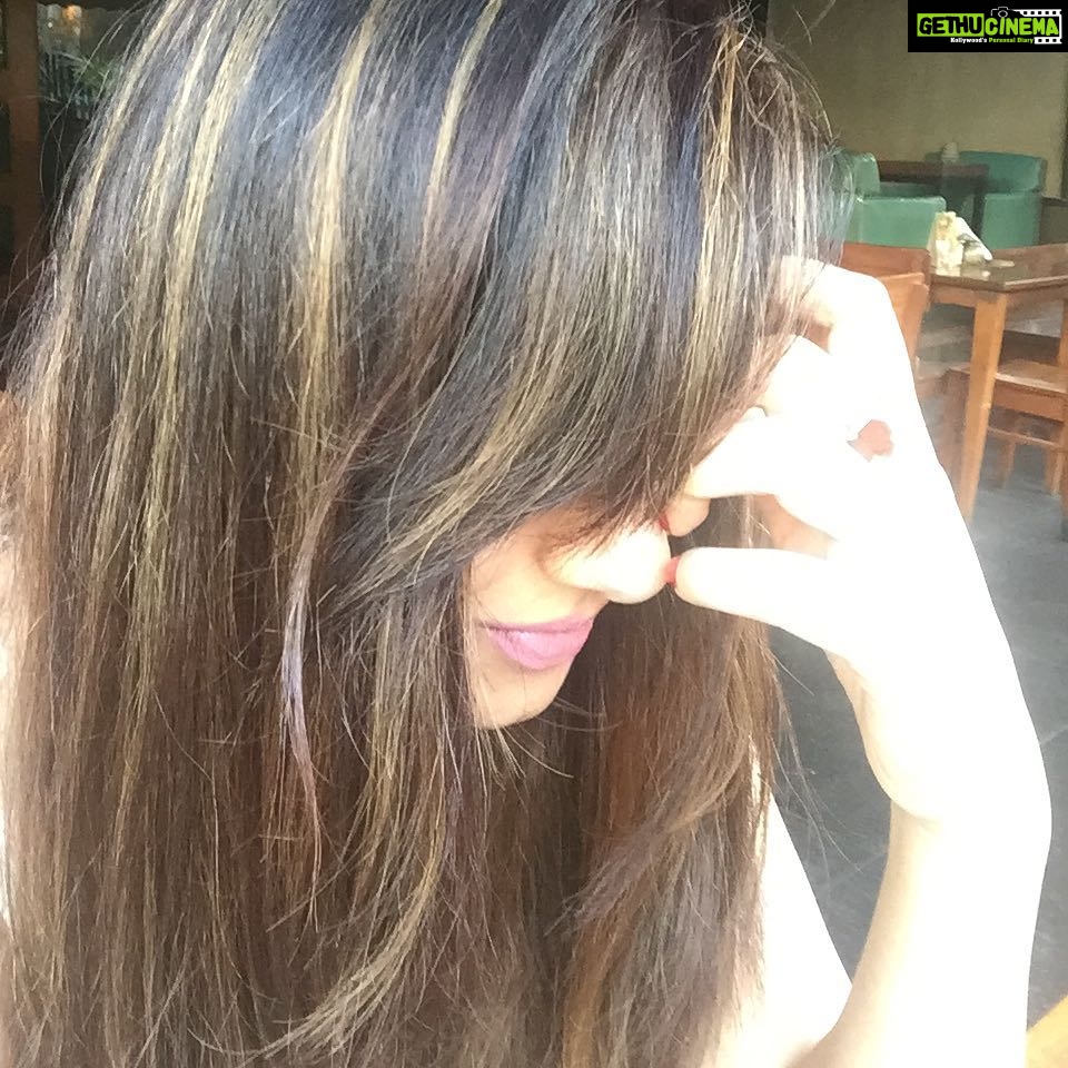 Isha Chawla Instagram - If you’re missing color in life. Just color your hair 😬😬😬#change #new #color #changeisgood #always keep the #frequency #high #highlights #balayage #bblunt