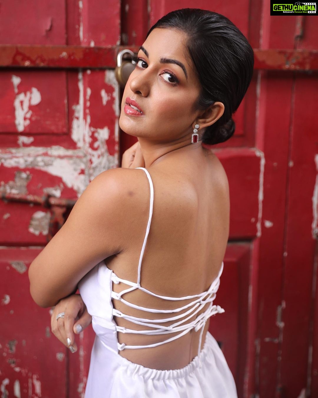 Ishita Dutta Instagram - The white wedding Part 3 Styled by: @styleitupbyaashna Shot by: @akshayphotoartist Outfit: @the_silk_thread_ Earrings: @johoriindia Rings : @styleitupstudio HMU: @makeup_by_neha_ansari @mrunaltambe_mua_hair.s