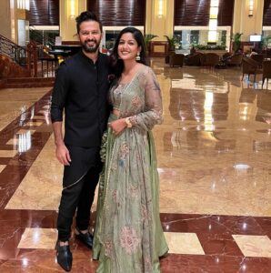 Ishita Dutta Instagram - Diwali Celebrations 🪔 💫 . . . Outfits @poonammittalofficial @viralmantra @_umangmehta #diwali #celebration #couplegoals Mumbai, Maharashtra