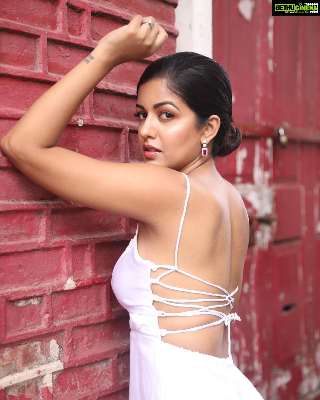 Ishita Dutta Instagram - The white wedding Part 3 Styled by: @styleitupbyaashna Shot by: @akshayphotoartist Outfit: @the_silk_thread_ Earrings: @johoriindia Rings : @styleitupstudio HMU: @makeup_by_neha_ansari @mrunaltambe_mua_hair.s