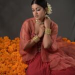 Ishita Dutta Instagram - Happy Diwali 🙏 Styled by: @styleitupbyaashna Shot by: @deepak_das_photography Outfit: @labelnikkiej Necklace Set: @sheqe_by_triptikohli Rings & Bangles: @maxplus_jewels Hair & Makeup: @makeoverbysejalthakkar @celebsmakeupbysejal Retouched by: @rajivshoots.official