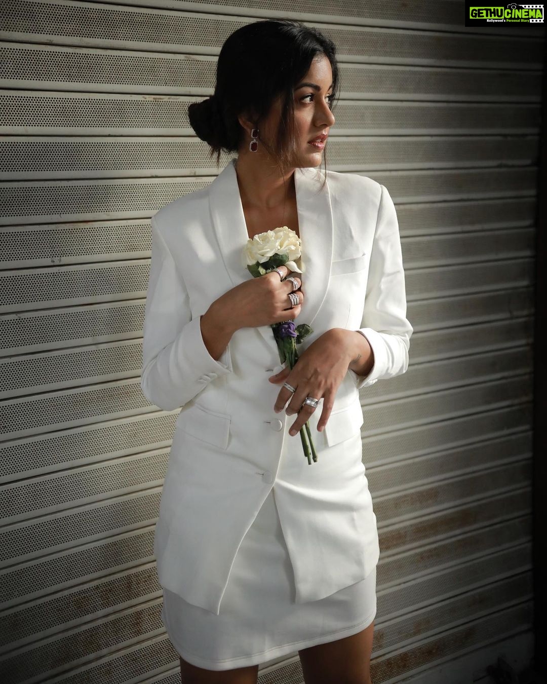 Ishita Dutta Instagram - The White Wedding Part 2 Styled by: @styleitupbyaashna Shot by: @iamtauseefs Outfit: @mansisalhotraindia Earrings: @johoriindia Rings : @styleitupstudio HMU: @makeup_by_neha_ansari @mrunaltambe_mua_hair.s