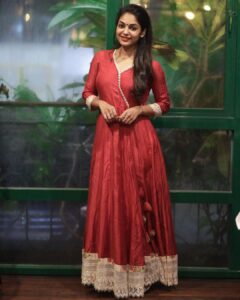 Ivana Instagram - Adding sparkle to your insta wall✨😜
.
Outfit @label_afeera 
.
Shot by @deepak_durai_photography 
.
#instagood#ivana