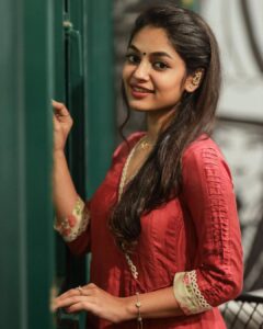 Ivana Instagram - Adding sparkle to your insta wall✨😜
.
Outfit @label_afeera 
.
Shot by @deepak_durai_photography 
.
#instagood#ivana