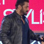 Jackie Shroff Instagram – Reposted from @lokmat
Legend #JackieShroff and #Salman Khan’s Fun Banter on the stage of Lokmat Most Stylish Awards 2022.

#harpalfashionable #amazonfashionup #lokmatmoststylish

@apnabhidu @beingsalmankhan @amazonfashionin