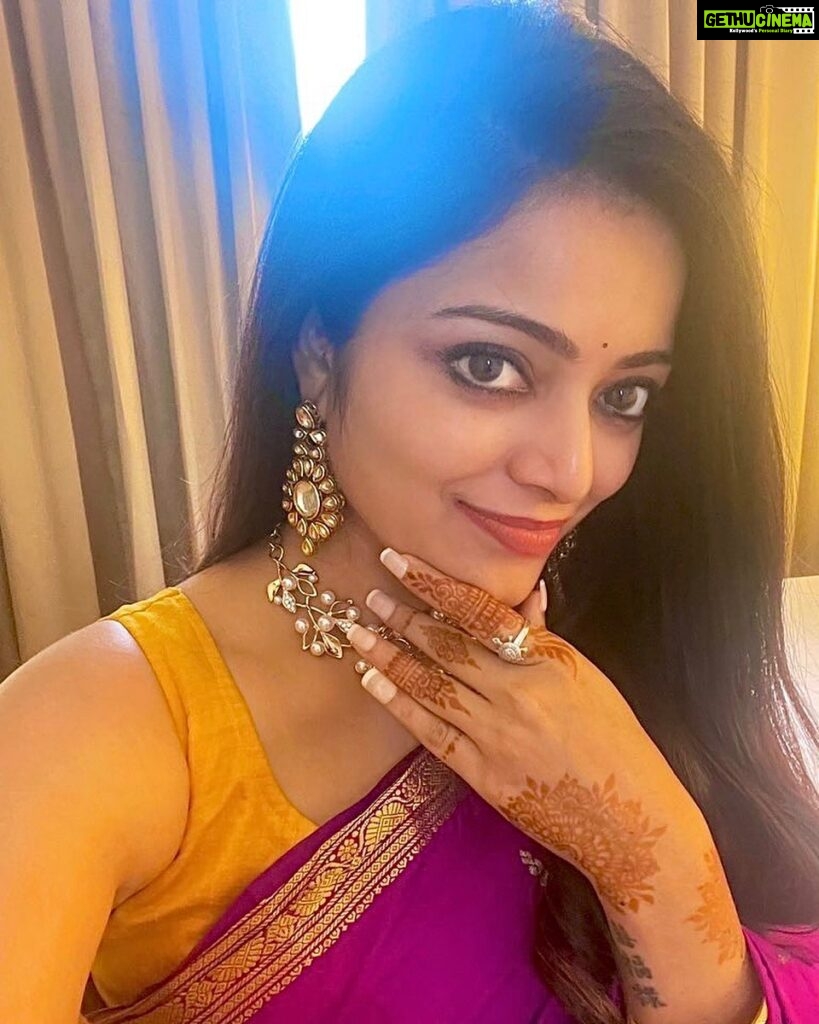 Janani Iyer Instagram - All about the vibe!