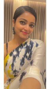 Janani Iyer Instagram - About today! 🖤 #PrimeReels #sareelove #indian #trendingreels #explorepage #explore