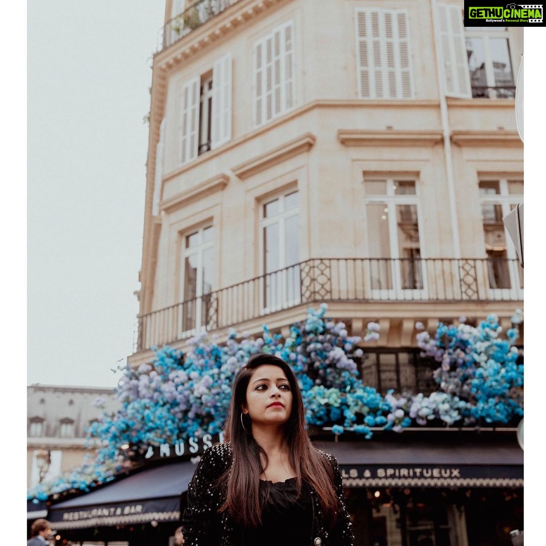 Janani Iyer Instagram - Dream and fly away! #europe2022 Photographer - @njenani_photography Europe