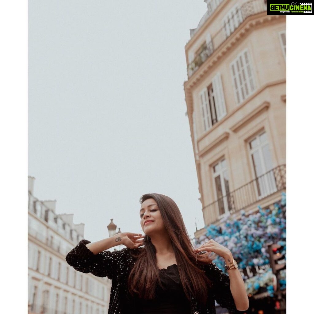 Janani Iyer Instagram - Dream and fly away! #europe2022 Photographer - @njenani_photography Europe