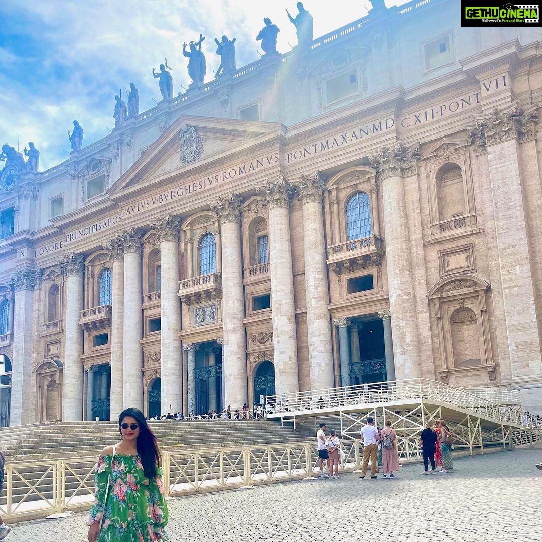 Janani Iyer Instagram - Dream and fly away! #europe2022 Photographer - @njenani_photography Europe