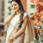 Janani Iyer Instagram - Onam Aaashamsagal! 🌸 #onam #onamcelebration #onamsaree #onam2022 @shrithievent17 @karthiksakthivel_photography #explorepage #flowers #lifequotes #instagram #instalove #instagood #quotes #actress #photoshoot #reels #reelsinstagram #reelitfeelit