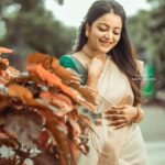 Janani Iyer Instagram - Onam Aaashamsagal! 🌸 #onam #onamcelebration #onamsaree #onam2022 @shrithievent17 @karthiksakthivel_photography #explorepage #flowers #lifequotes #instagram #instalove #instagood #quotes #actress #photoshoot #reels #reelsinstagram #reelitfeelit