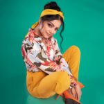 Janani Iyer Instagram - There is something undeniably charming about the old school fashion! Cinematographer & Creative Director : @storiesbypreetham 📸 . MUA : @kalwon_beauty Hairstylist: @ganesh_hair_architect Styling : @indu_ig Styling team : @dhiviyasdn @princyjoy_j Rings : @thegarnet.in Location : @ravalstudios