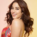 Janhvi Kapoor Instagram - रंगीन 🌈 #Mili