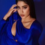 Janhvi Kapoor Instagram – lift me up
hold me down
keep me close
safe & sound