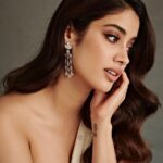 Janhvi Kapoor Instagram - 👼🏻 #Mili se miliye bas 4 din mein 🤞🏻🥰 In theatres 4th November 💕