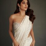 Janhvi Kapoor Instagram - 👼🏻 #Mili se miliye bas 4 din mein 🤞🏻🥰 In theatres 4th November 💕