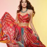 Janhvi Kapoor Instagram - रंगीन 🌈 #Mili