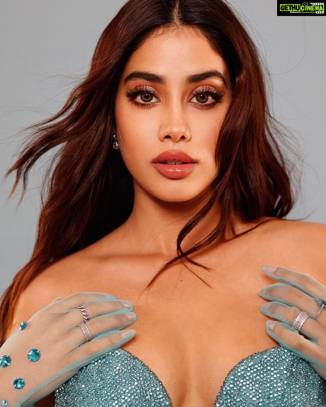 Janhvi Kapoor Instagram - the vision was Botticellis Venus meets The Little Mermaid 🧜🏼♀️