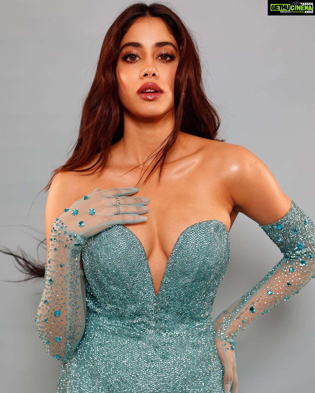 Janhvi Kapoor Instagram - the vision was Botticellis Venus meets The Little Mermaid 🧜🏼♀️