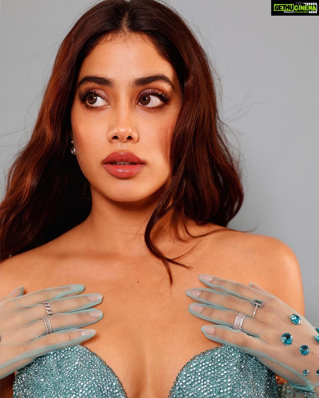 Janhvi Kapoor Instagram - the vision was Botticellis Venus meets The Little Mermaid 🧜🏼♀️