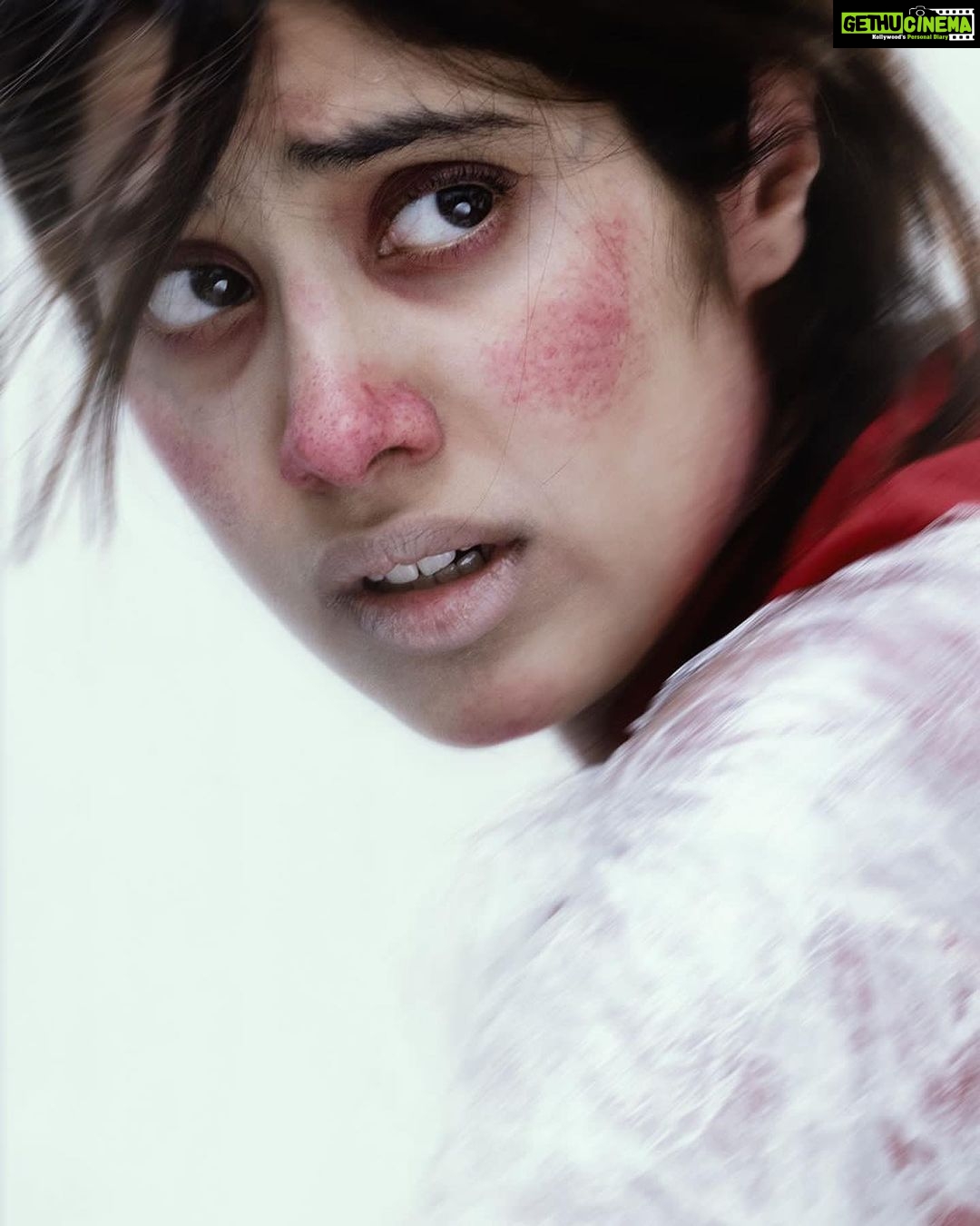 Janhvi Kapoor Instagram - Watch #Mili find the courage to survive against all odds. Only in theatres on the 4th of November. 🥶