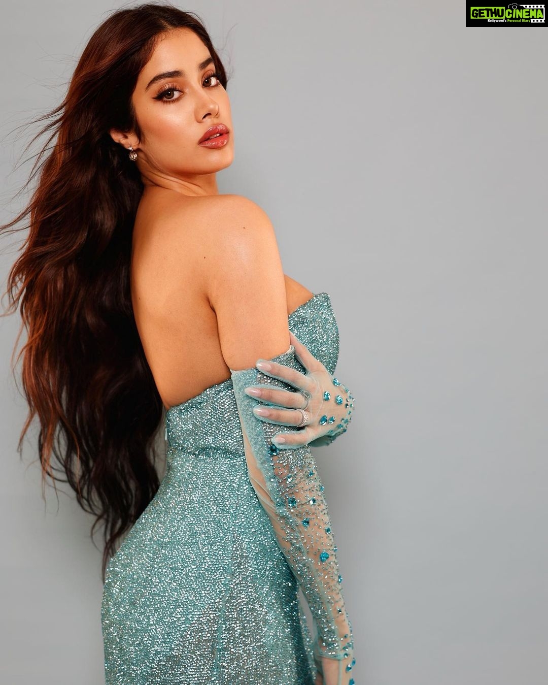 Janhvi Kapoor Instagram - the vision was Botticellis Venus meets The Little Mermaid 🧜🏼♀️