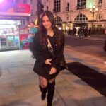 Jannat Zubair Rahmani Instagram - Live Love London 🖤 Kulche Chole vekhan jana hai London waleyon 11 November nu. #kulchechole #kulchecholepromotions