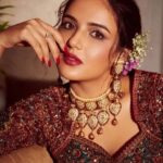 Jasmin Bhasin Instagram – Mystical Bride @culturedwedding 
Muse @jasminbhasin2806 
Makeup 💄 @esteelauderin @maccosmeticsindia @benefitindia @sephora_india @diorbeauty 
@kikomilanoindia 
Hair  @thakuramit190 @keunehaircosmetics 
Lensed 📸 @visualaffairs_va 
Styled 👗 @juhi.ali 
Coordinated @nadiiaamalik 
X
#jasminbhasin #bride #wedding #bridalmakeup #weddingseason #celebritybride #beautyphotography #beauty Mumbai – मुंबई