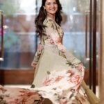 Jasmin Bhasin Instagram - Celebrating one million reels on #jhaanjar and your love for #honeymoon 🙏🏽 @gippygrewal @tseries.official @bawejastudios @jaani777 @bpraak